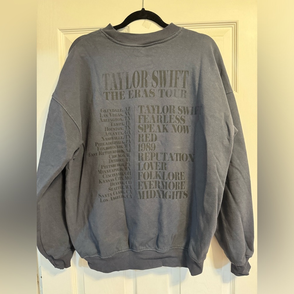 Taylor Swift blue crew neck size small